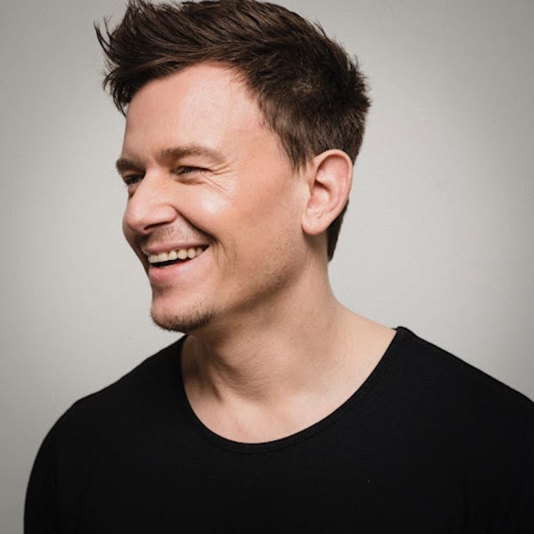 Fedde Le Grand Breathes New Life into a Classic with “All Over the World 2023”
